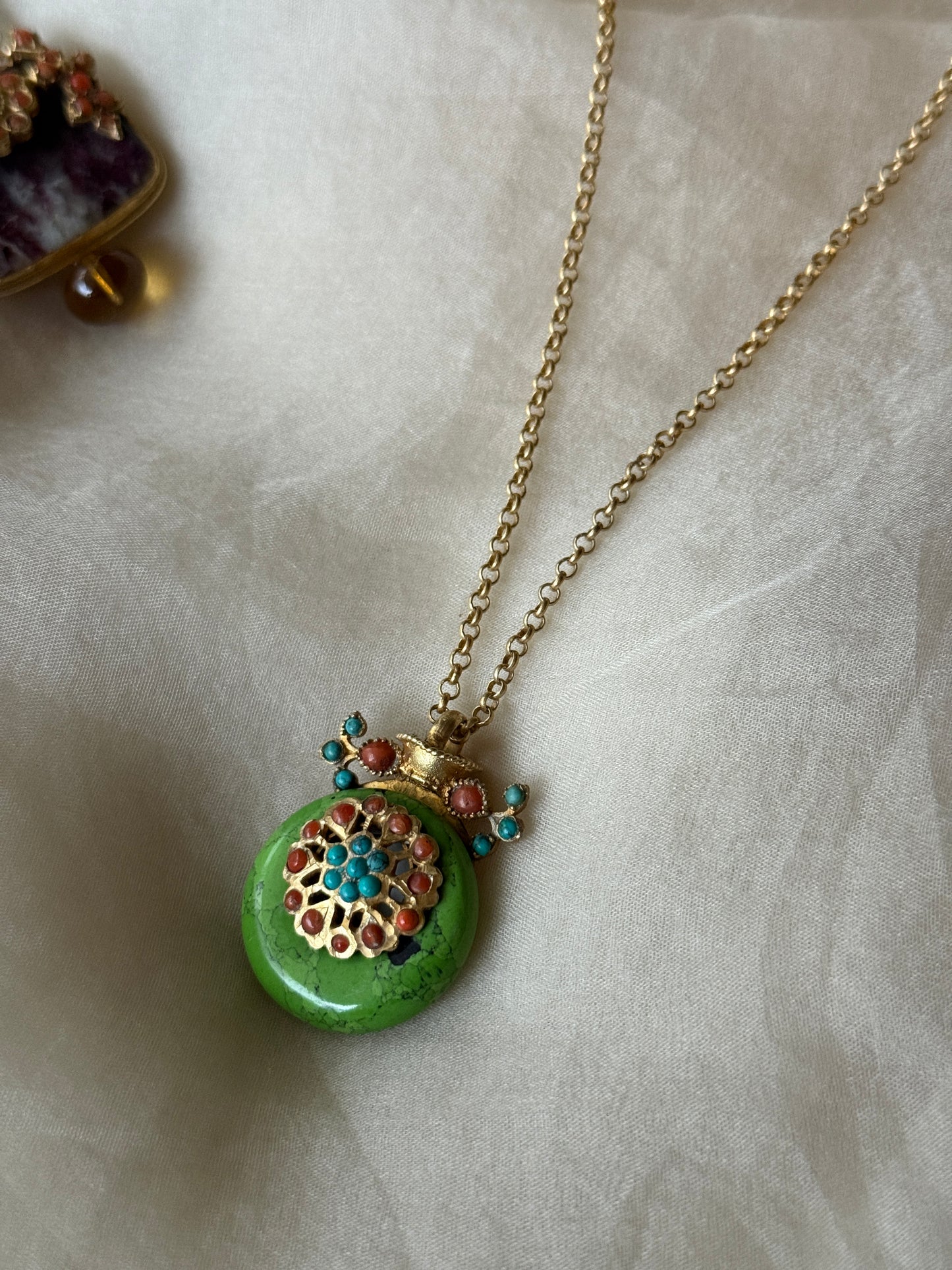 Elakshi Pendant