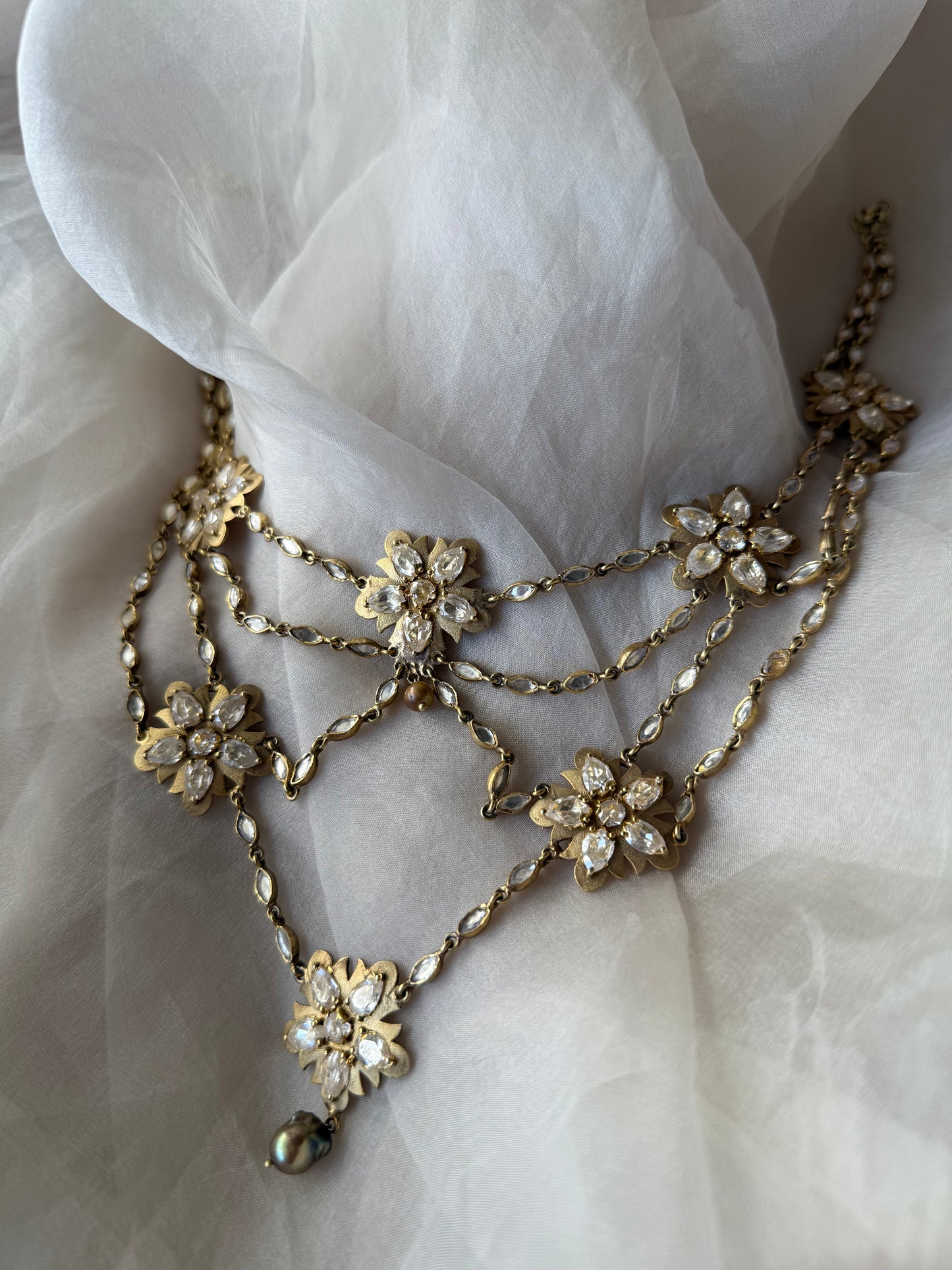 Neve Necklace