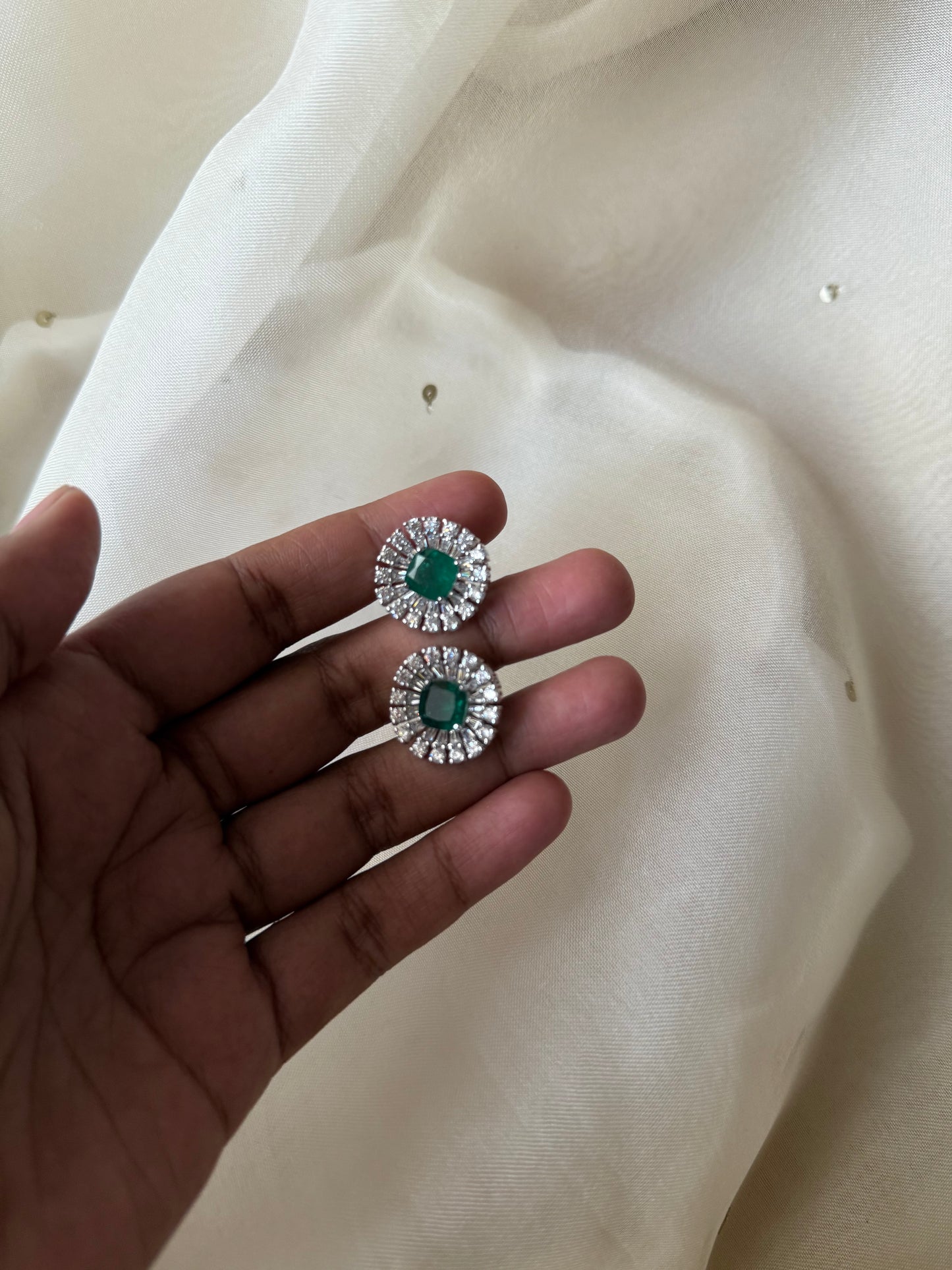 Lara Studs