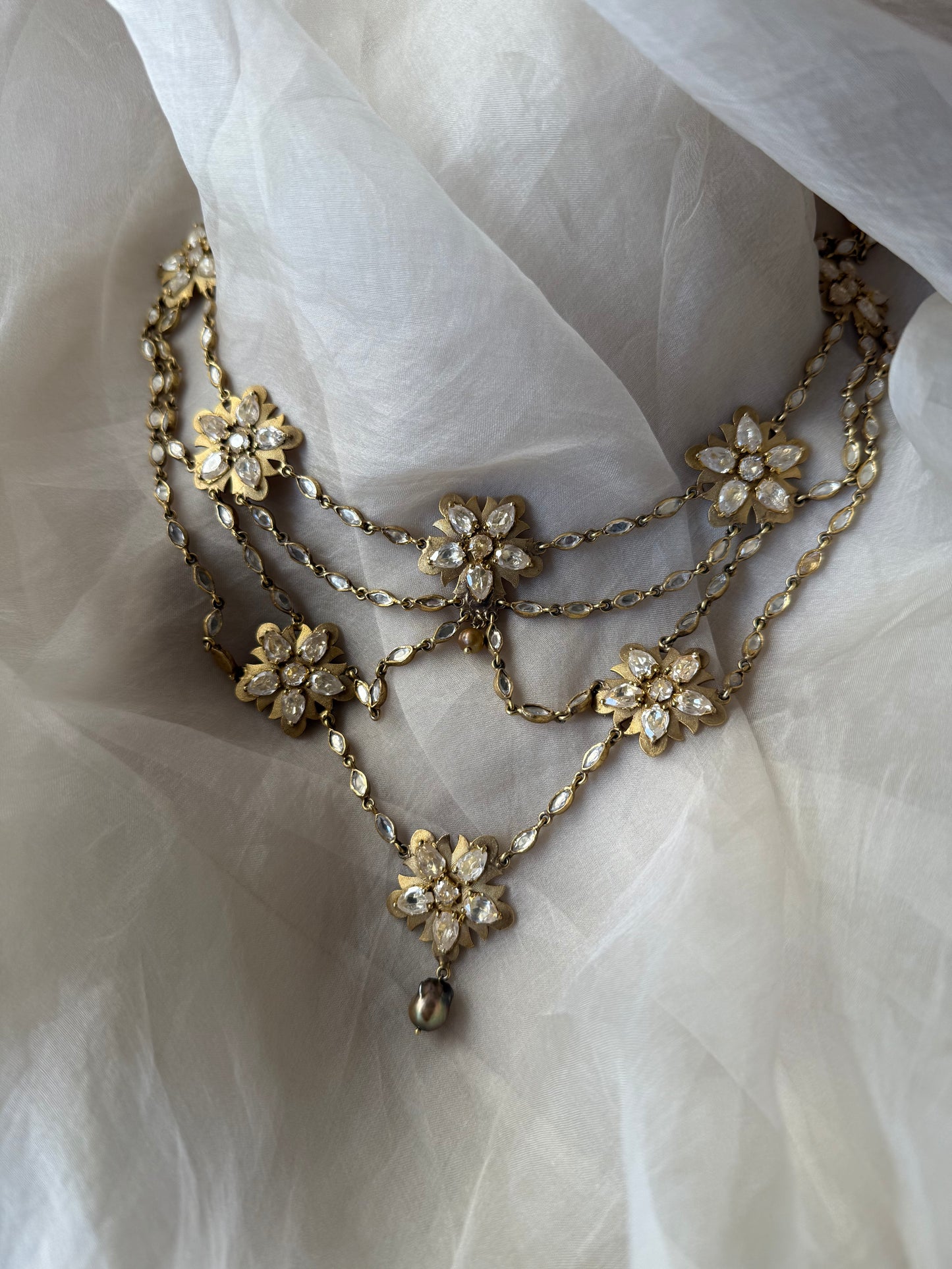 Neve Necklace