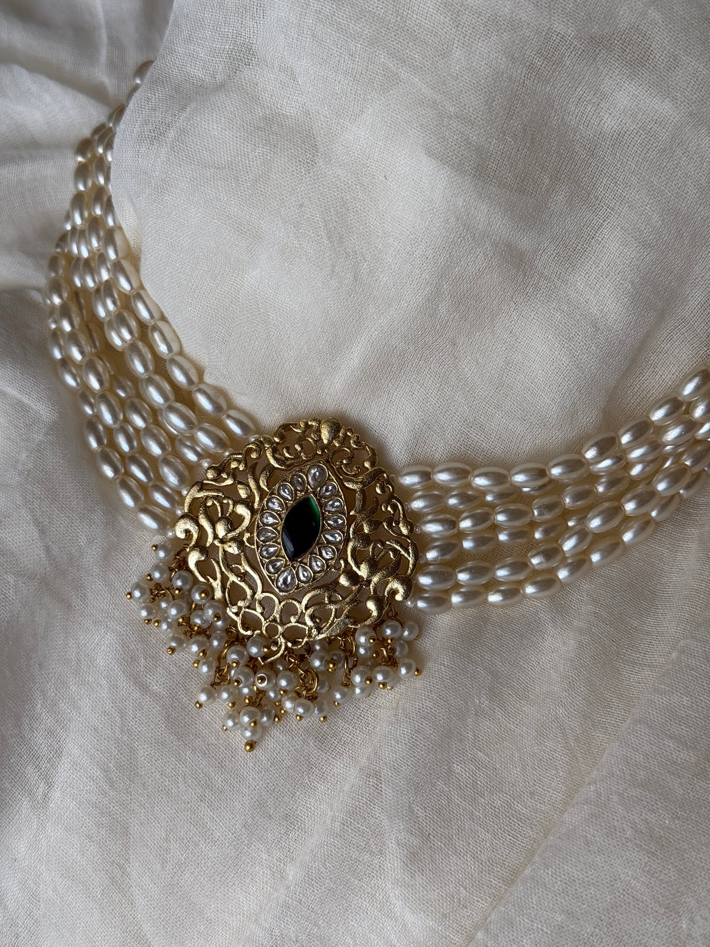 Varnika Choker