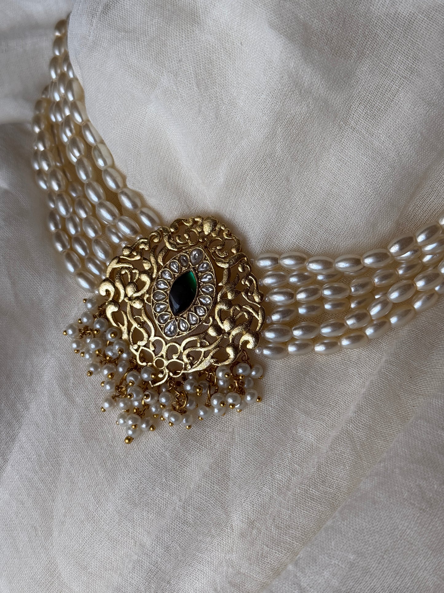 Varnika Choker