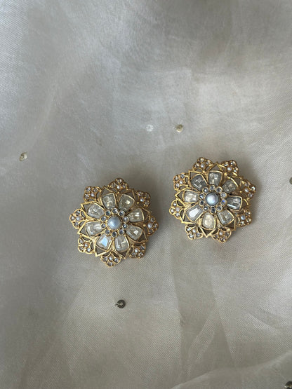 Lisa Studs