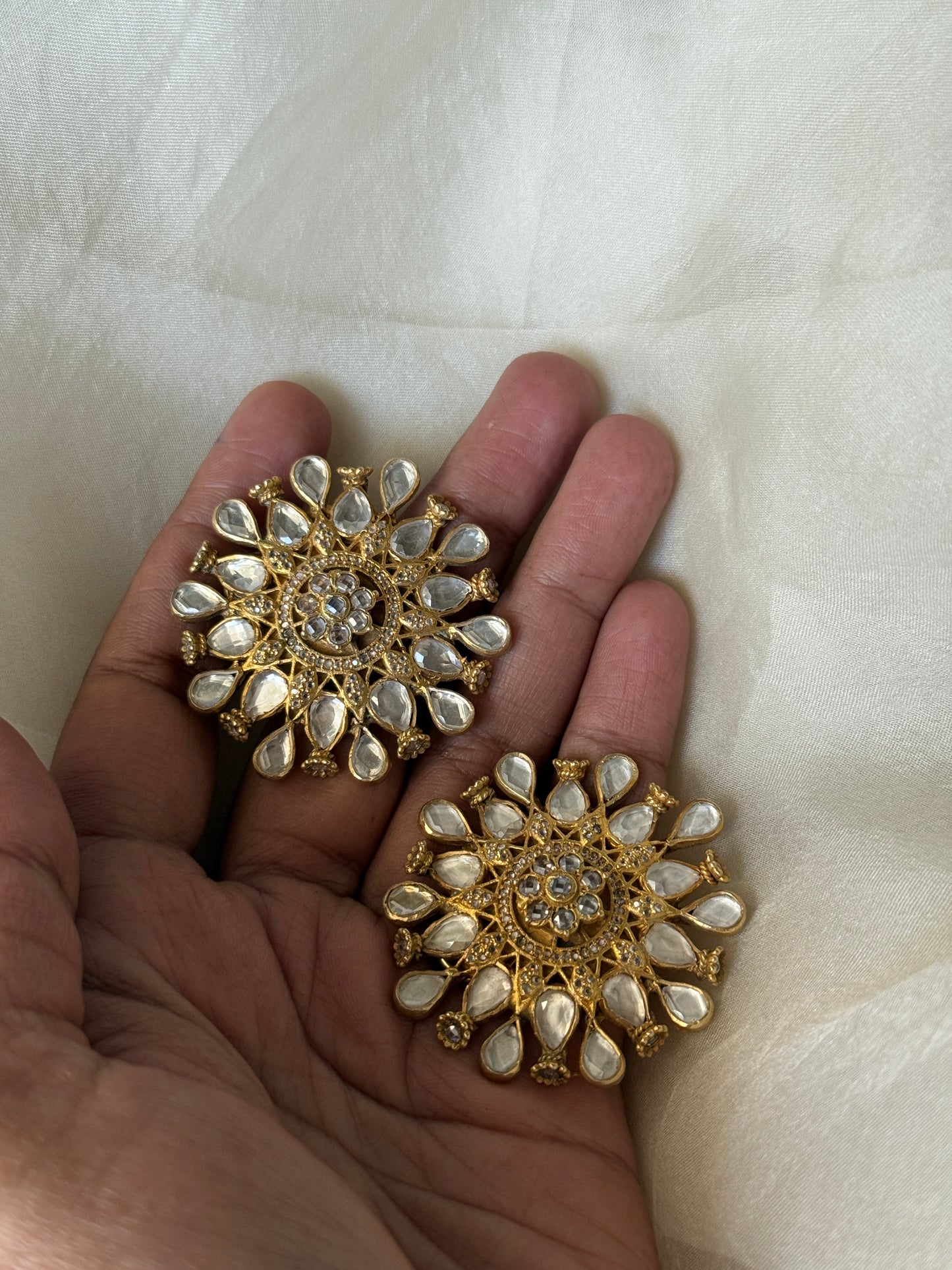 Nazia Studs