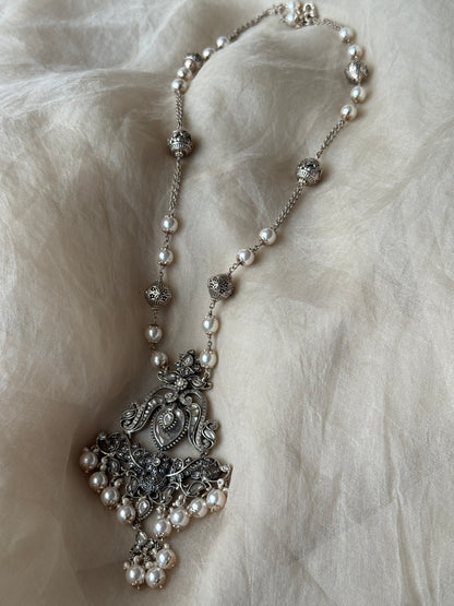 Krisha Necklace
