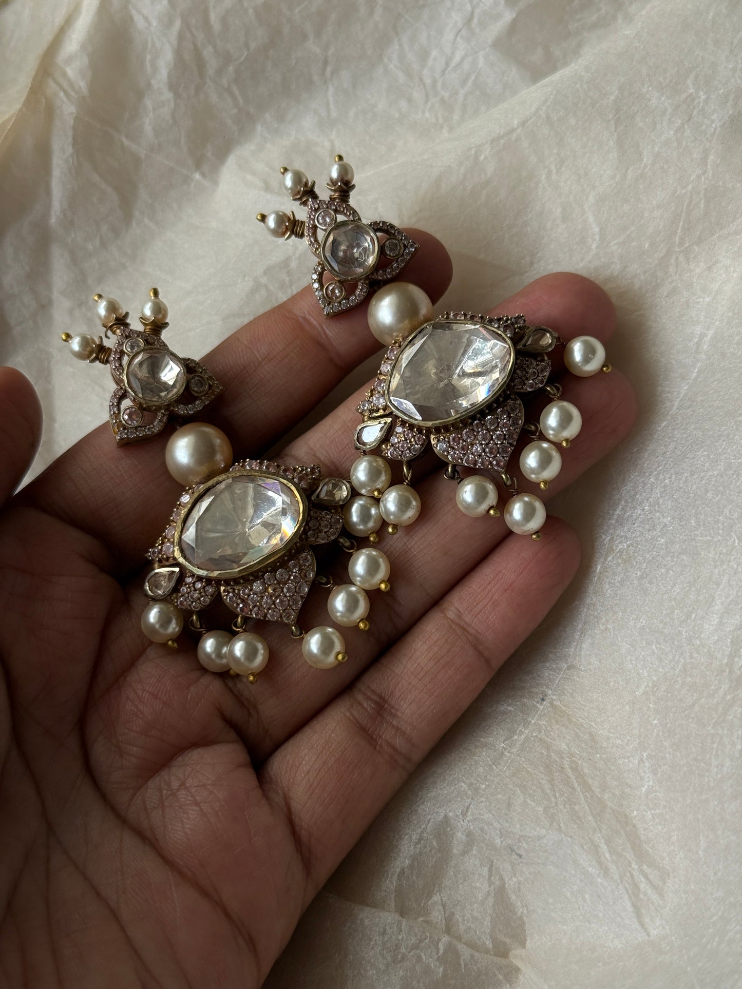 Ishani Necklace Set (Includes Earrings)