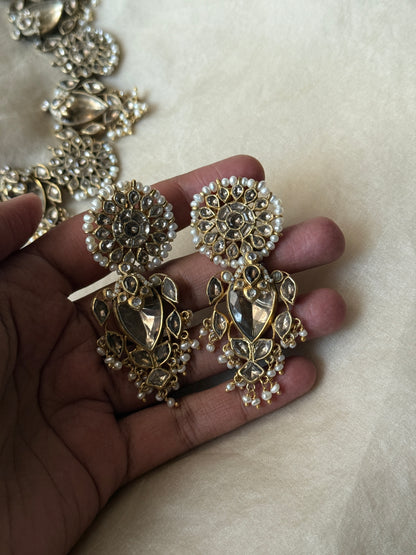 Anida Necklace Set