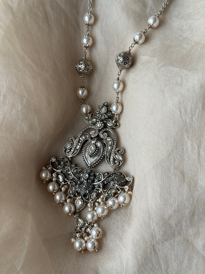 Krisha Necklace