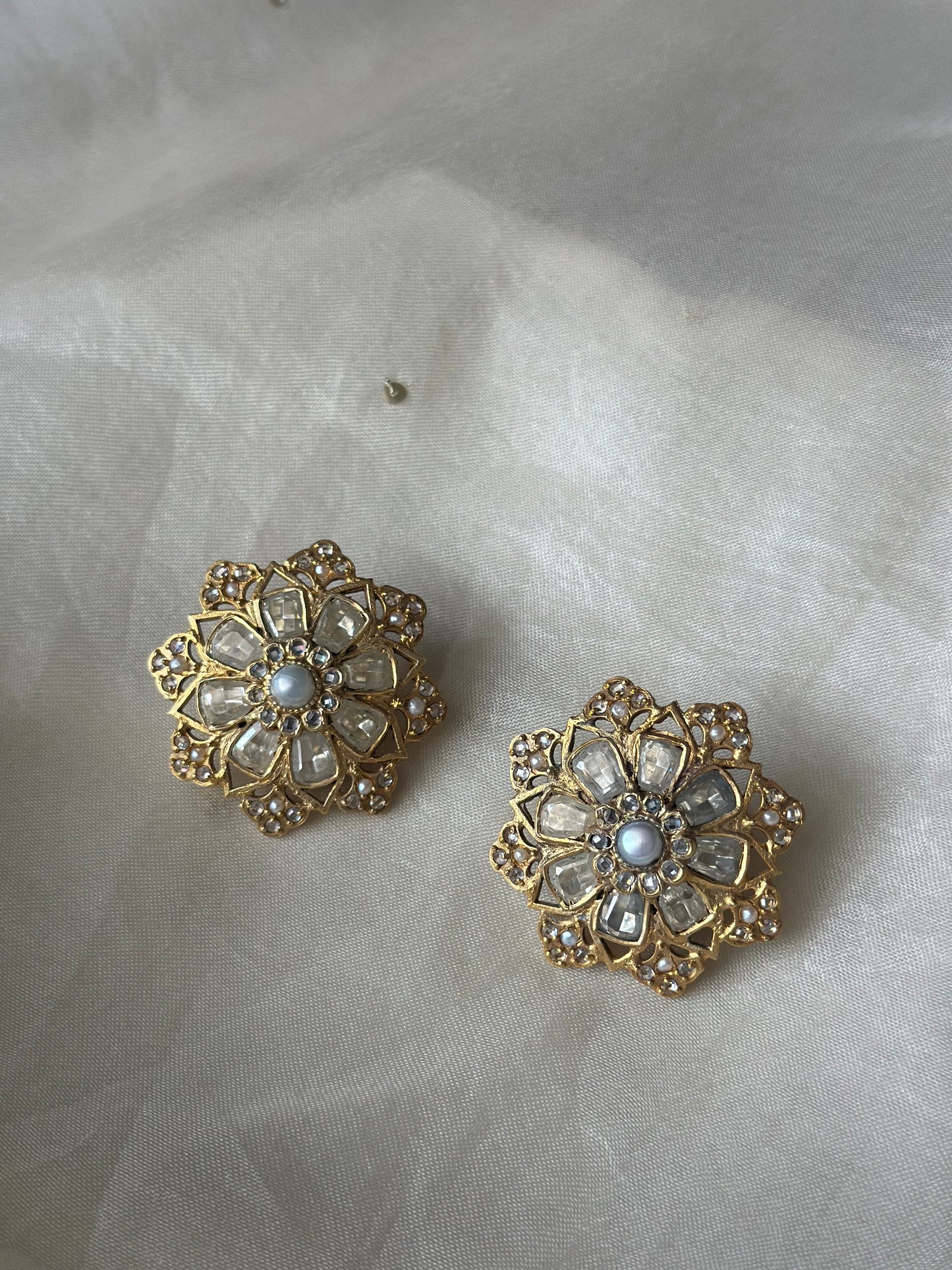 Lisa Studs