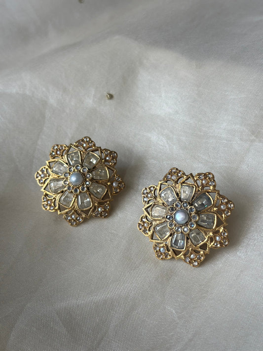 Lisa Studs