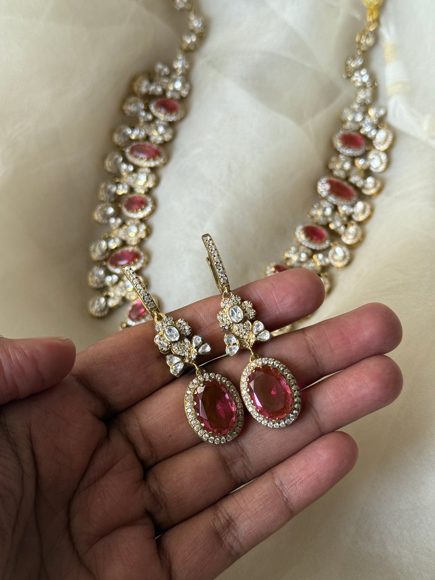 Anum Necklace Set