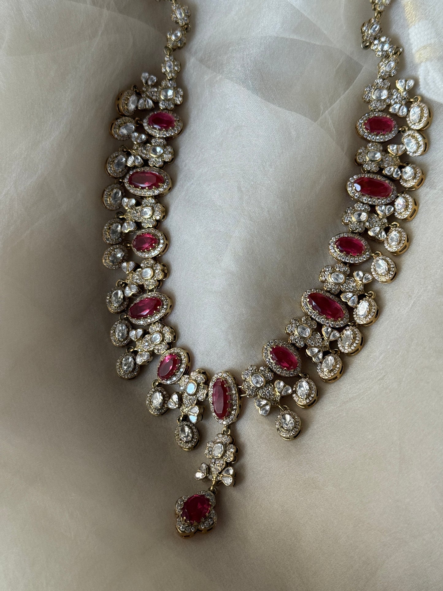 Anum Necklace Set