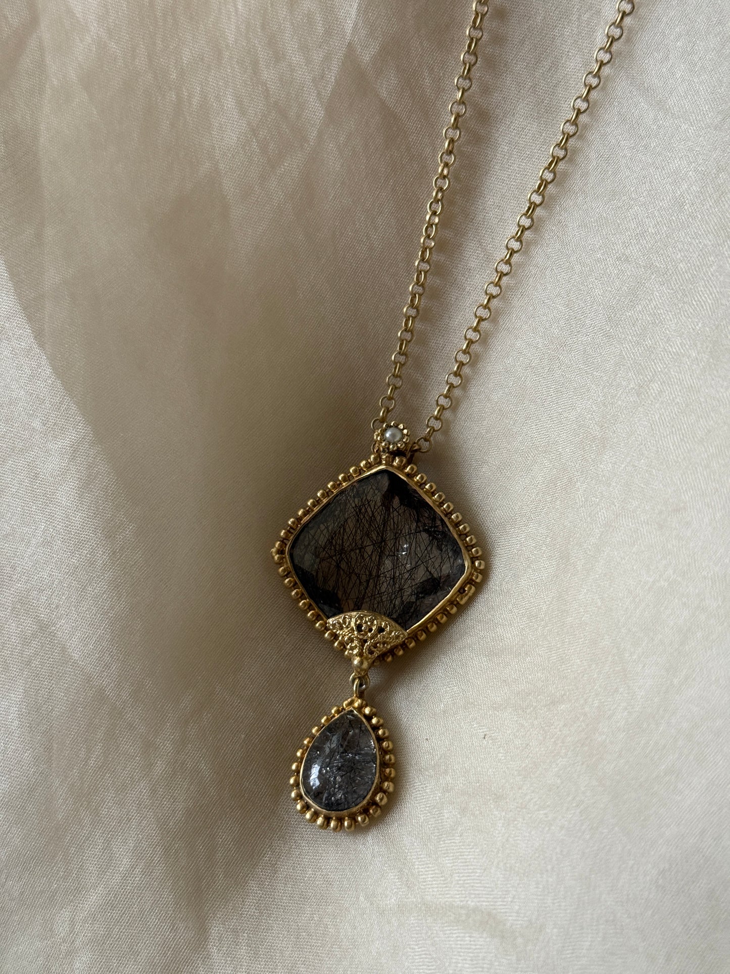 Avyanna Pendant