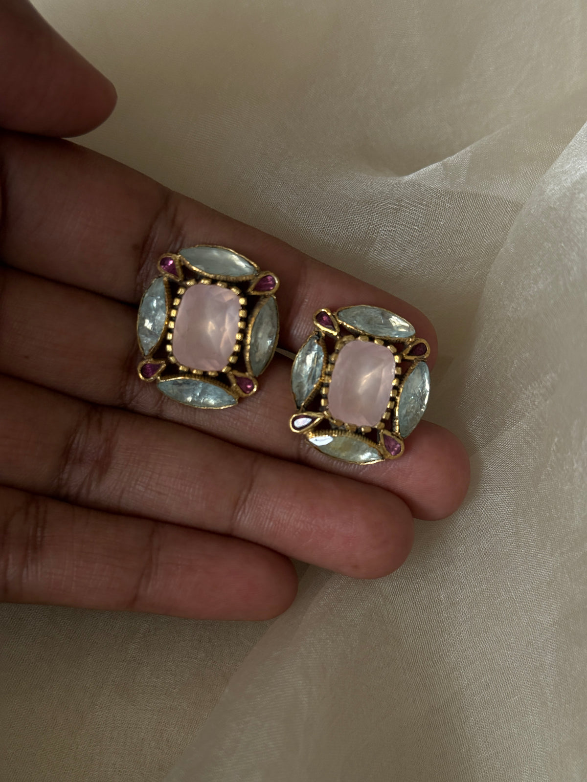 Ivana Studs