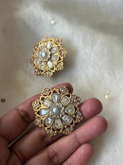 Lisa Studs