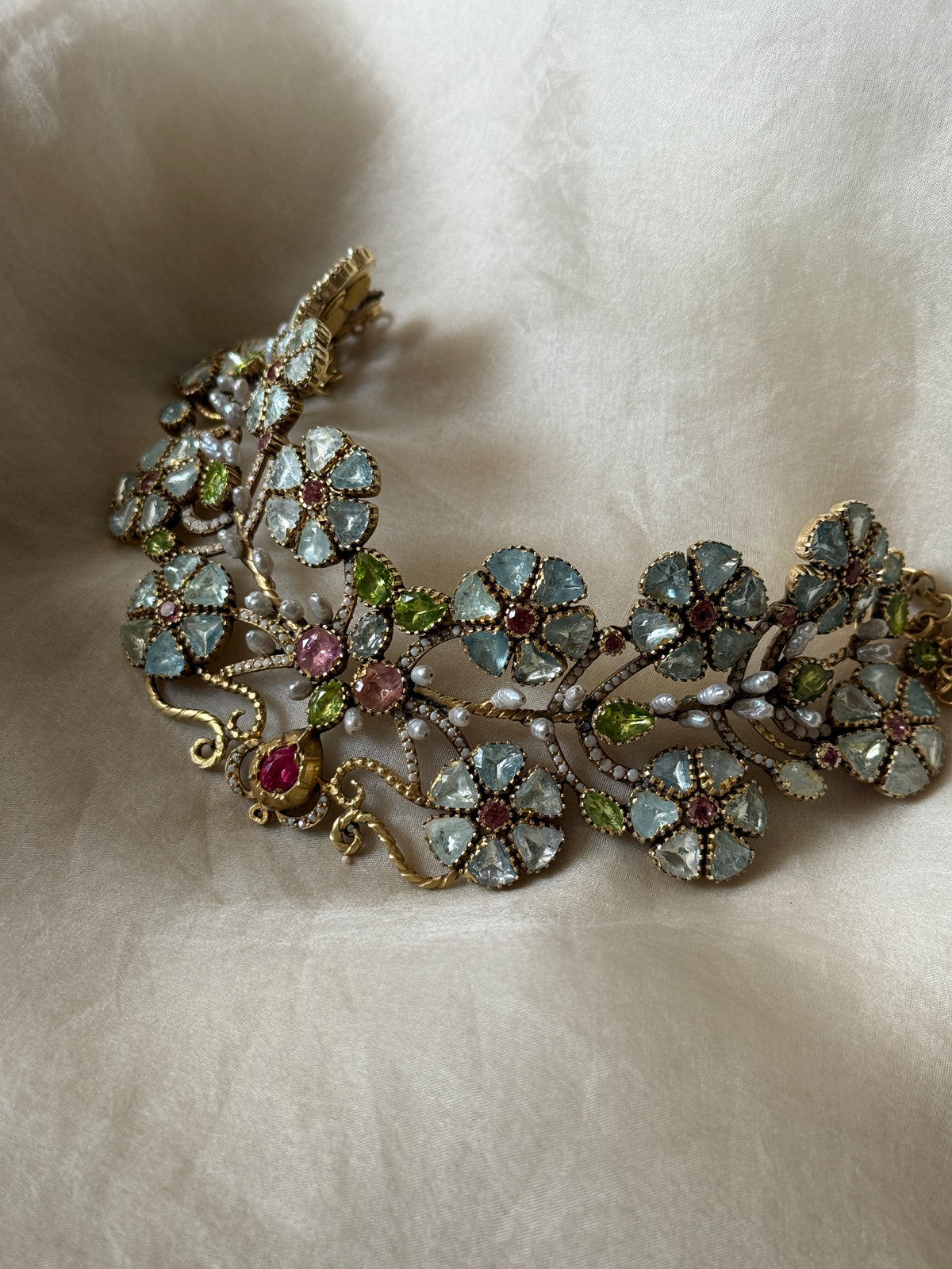 Shahana Choker
