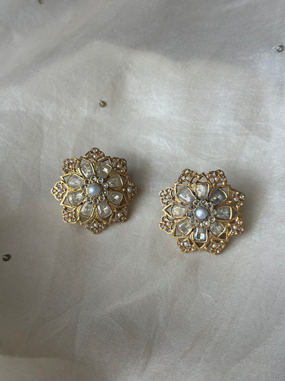 Lisa Studs