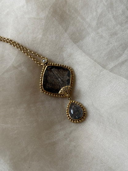 Avyanna Pendant