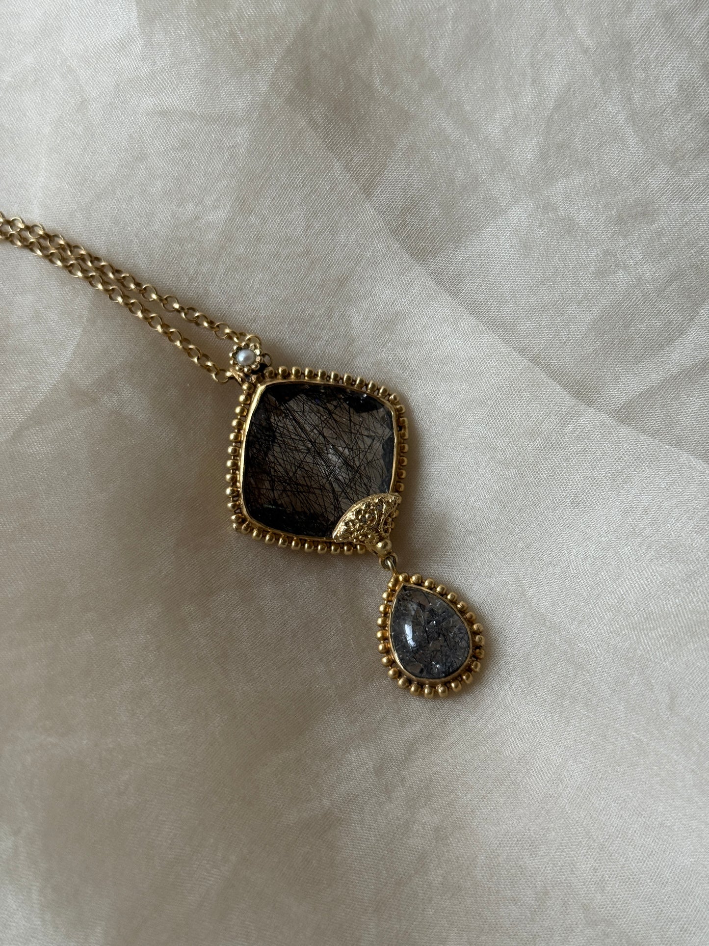 Avyanna Pendant