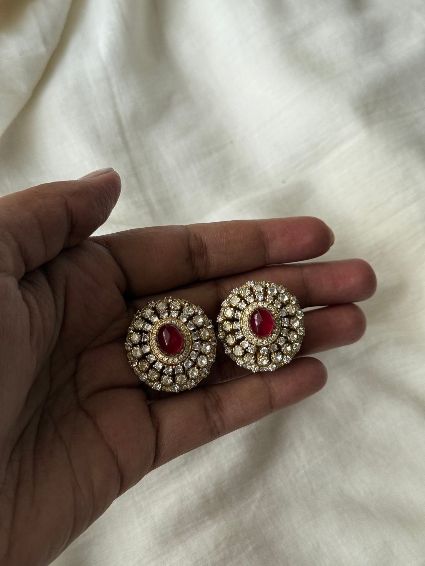 Anara Studs