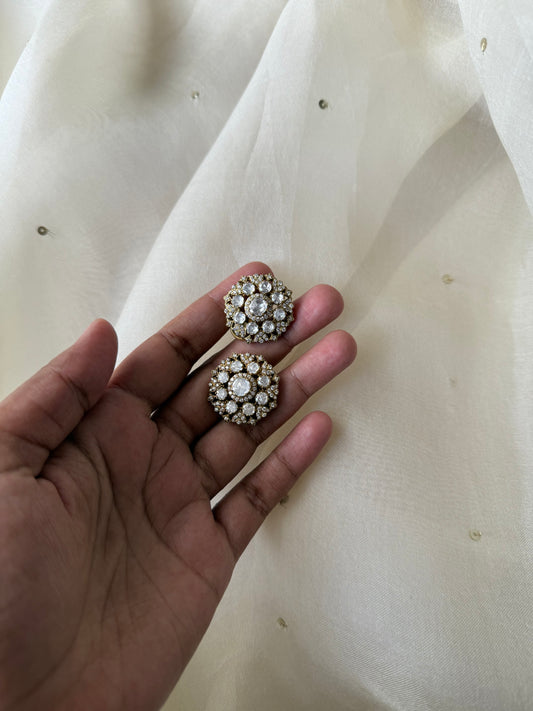 Nina Studs