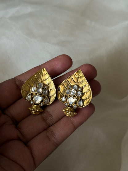 Saira Studs