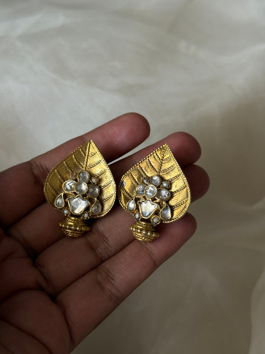Saira Studs