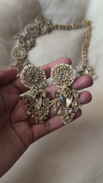 Anida Necklace Set
